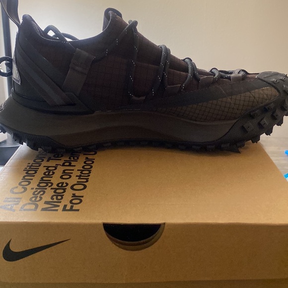 ACG mountain fly low mens 6.5 and womens 8. - Picture 3 of 5